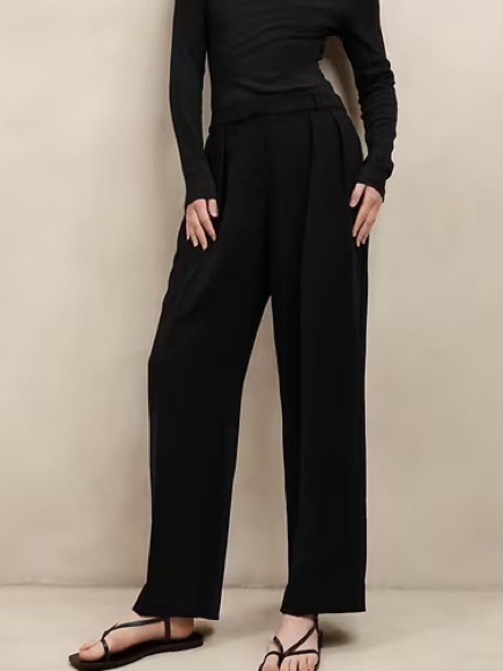 BANANA REPUBLIC FACTORY | Wide Leg Pleated Relaxed Trouser in Black | 10